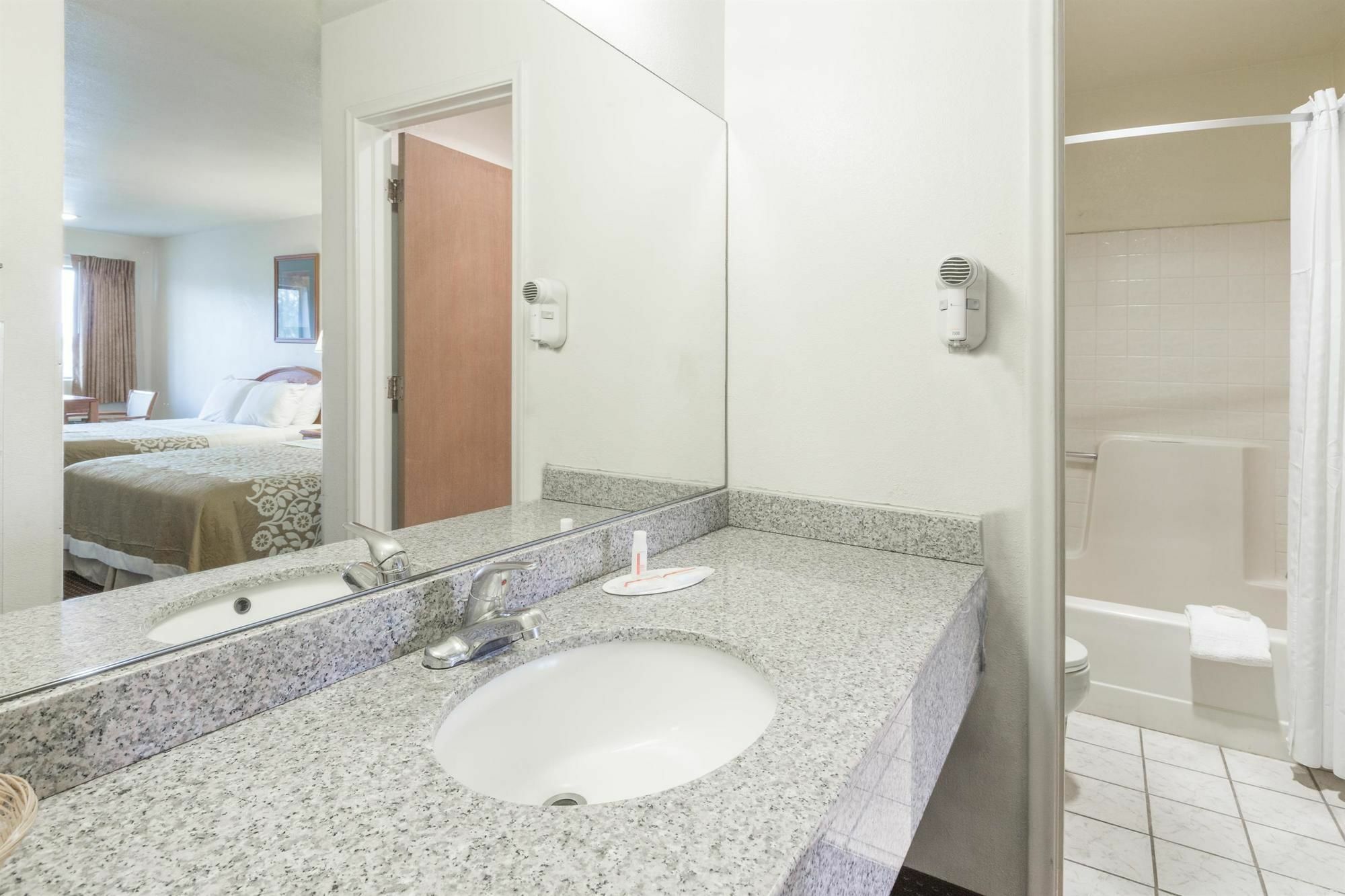 Days Inn By Wyndham ווילקוקס מראה חיצוני תמונה